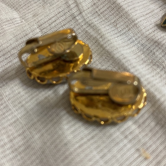 Ceramic Oval Floral Clip Earrings - Picture 2 of 3